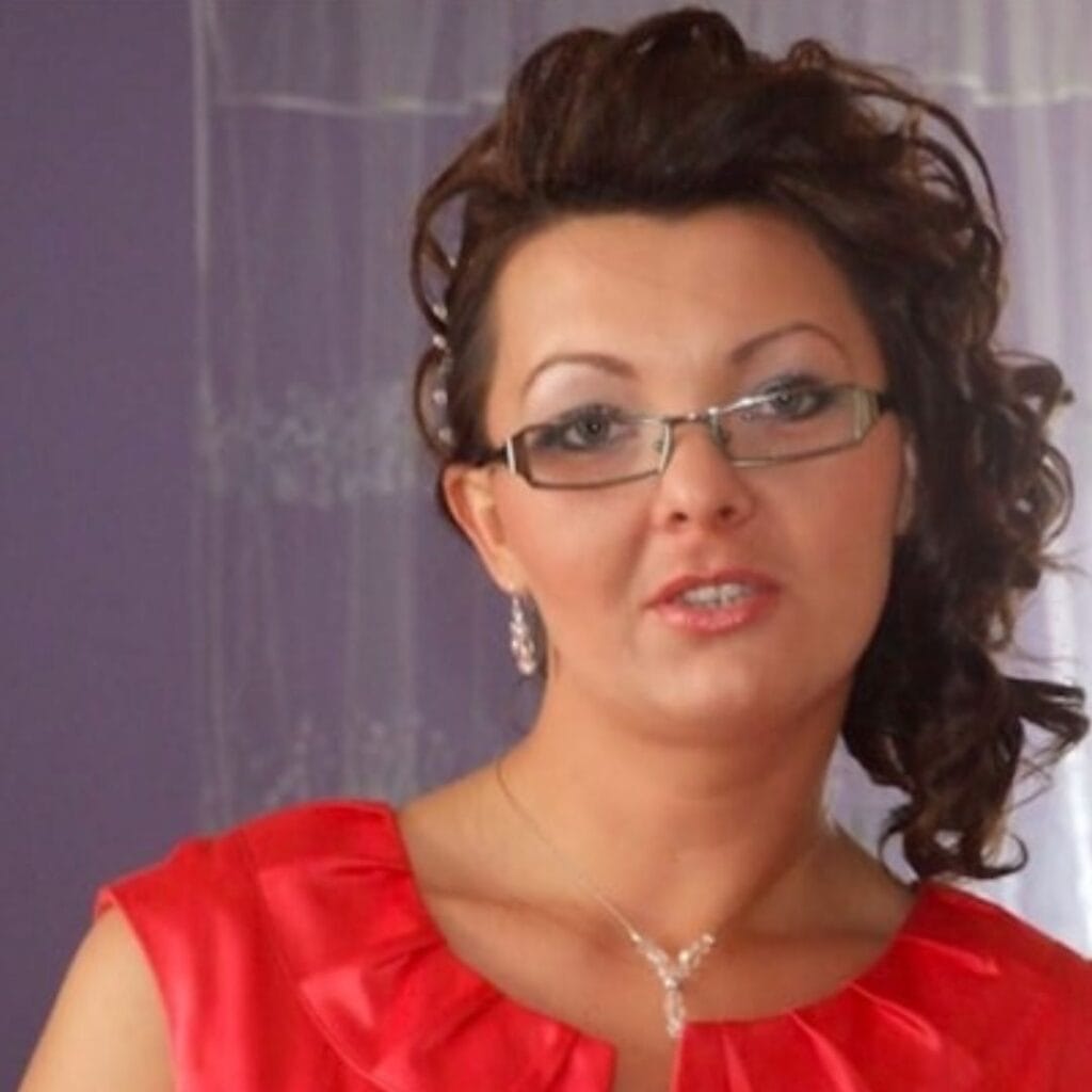 Dieta odchudzająca dla łasuchów: Słodkie przyjemności bez wyrzutów sumienia Kto powiedział, że odchudzanie musi oznaczać rezygnację z ulubionych smakołyków? Dieta odchudzająca dla łasuchów to idealne rozwiązanie dla tych, którzy nie potrafią żyć bez słodkich przekąsek, ale chcą zadbać o swoją sylwetkę. Dzięki odpowiedniemu doborowi składników, możesz cieszyć się deserami i przekąskami, które nie tylko zaspokoją Twoje pragnienie na słodkie, ale również wspomogą proces odchudzania. W tym planie dietetycznym stawiamy na produkty pełnoziarniste, białko, zdrowe tłuszcze oraz naturalne słodziki, które dostarczą Ci energii, a jednocześnie pomogą w redukcji wagi. Znajdziesz tu przepisy na pyszne, niskokaloryczne desery, takie jak jogurtowe parfait, owocowe smoothie bowl, czy czekoladowe muffiny, które nie tylko smakują wyśmienicie, ale również pomagają w utrzymaniu równowagi kalorycznej. Kluczem jest umiejętność wyboru odpowiednich zamienników, które zaspokoją Twoje potrzeby, nie obciążając przy tym organizmu nadmiarem cukru. Dieta dla łasuchów to także regularność posiłków, kontrolowanie porcji oraz picie dużych ilości wody, co pozwala na efektywną kontrolę apetytu. Pamiętaj, że odchudzanie to proces, który wymaga cierpliwości. Z tym planem dietetycznym nie musisz rezygnować z przyjemności, a jednocześnie skutecznie osiągniesz swoje cele związane z utratą wagi. W końcu życie jest za krótkie, żeby nie cieszyć się smakiem ulubionych deserów! dieta, odchudzanie, dieta dla łasuchów, odchudzanie bez głodówek, zdrowe słodycze, odchudzanie i słodycze, niskokaloryczne desery, zdrowa dieta, szybka dieta, dieta bez wyrzutów sumienia, dieta dla łasucha, zdrowe przekąski, odchudzanie bez diety, zdrowe jedzenie, zdrowe alternatywy, fitness, zdrowe przepisy, redukcja wagi, szybkie przepisy, low carb, przepisy na desery, zdrowe tłuszcze, naturalne słodziki, kontrolowanie apetytu, pełnoziarniste produkty, białko w diecie, smoothie bowl, jogurtowe parfait, niskokaloryczne muffiny, odchudzanie bez stresu, dieta z przyjemnością, szybkie desery, smaczne desery, dietetyczne słodycze, dietetyczne przepisy, kalorie, redukcja kalorii, zdrowe opcje, przepisy na zdrowe desery, słodkie przekąski, bez cukru, zdrowe tłuszcze, dieta dla kobiet, dieta dla mężczyzn, zdrowe jedzenie na co dzień, odchudzanie dla leniwych, kontrolowanie kalorii, dieta wysokobiałkowa, zdrowa kuchnia, odchudzanie w miesiąc, zdrowe gotowanie, naturalna dieta, odchudzanie w zdrowy sposób, zmniejszanie kalorii, dieta białkowa, lekkie posiłki, cukier, zamienniki cukru, zdrowe ciasta, zdrowe desery, zdrowe słodycze dla dzieci, bezglutenowa dieta, dieta niskokaloryczna, przepisy bezglutenowe, odchudzanie dla początkujących, zdrowe nawyki, zdrowa sylwetka, utrata wagi, zdrowe życie, gotowanie na diecie, szybkie posiłki, kontrolowanie wagi, dieta zbilansowana, niskokaloryczne dania, smaczne jedzenie, bez białego cukru, przekąski na diecie, łatwe przepisy, szybkie dania, zbilansowana dieta, dieta na lato, zdrowe nawyki żywieniowe, przepisy na lunch, przepisy na kolację, szybkie odchudzanie, zdrowie, dieta fit, dietetyczne obiady, zdrowe jedzenie na szybko.